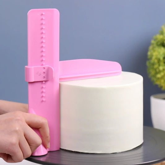 Racloir à gâteau réglable / Spatule fondant