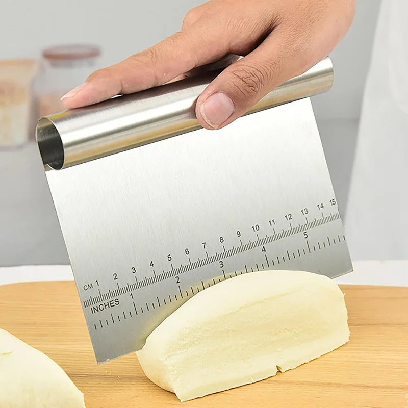 Cutter et racloir à pâtisserie en inox